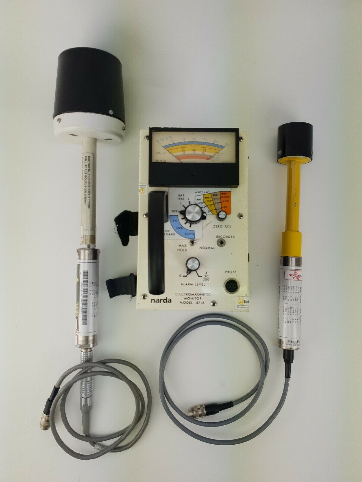 NARDA Model 8716 Electromagnetic Monitor ·  probes 8723 & 8762D (1).jpg