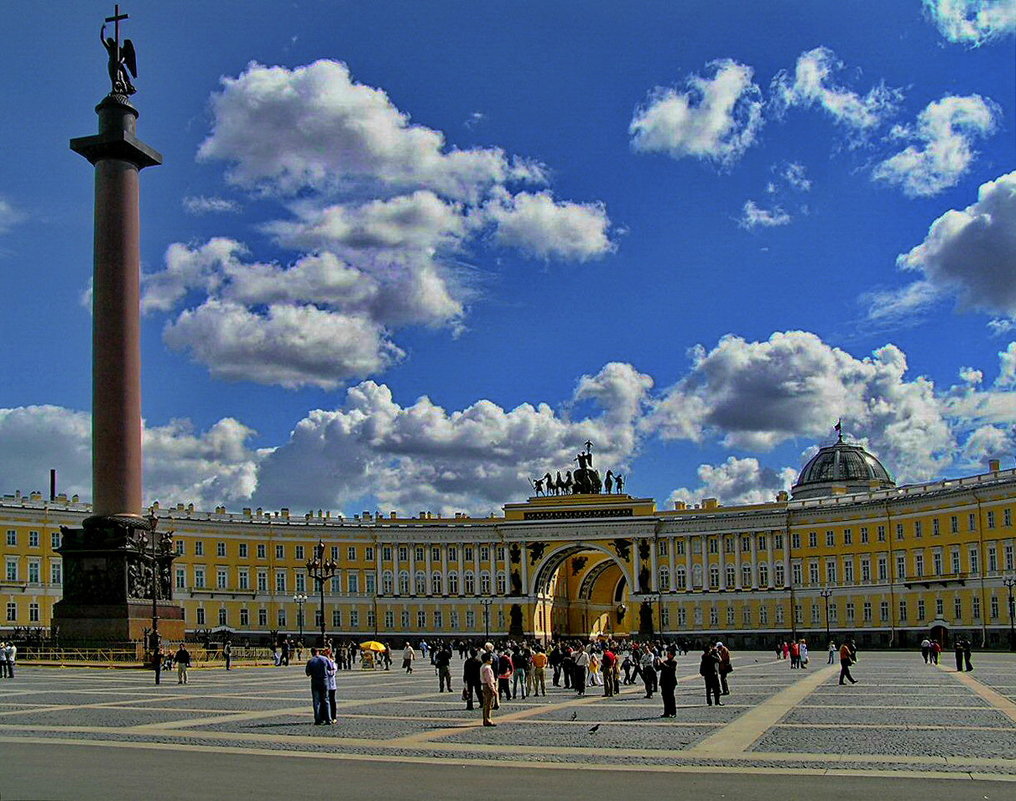 Palace Square in St. Petersburg.jpg